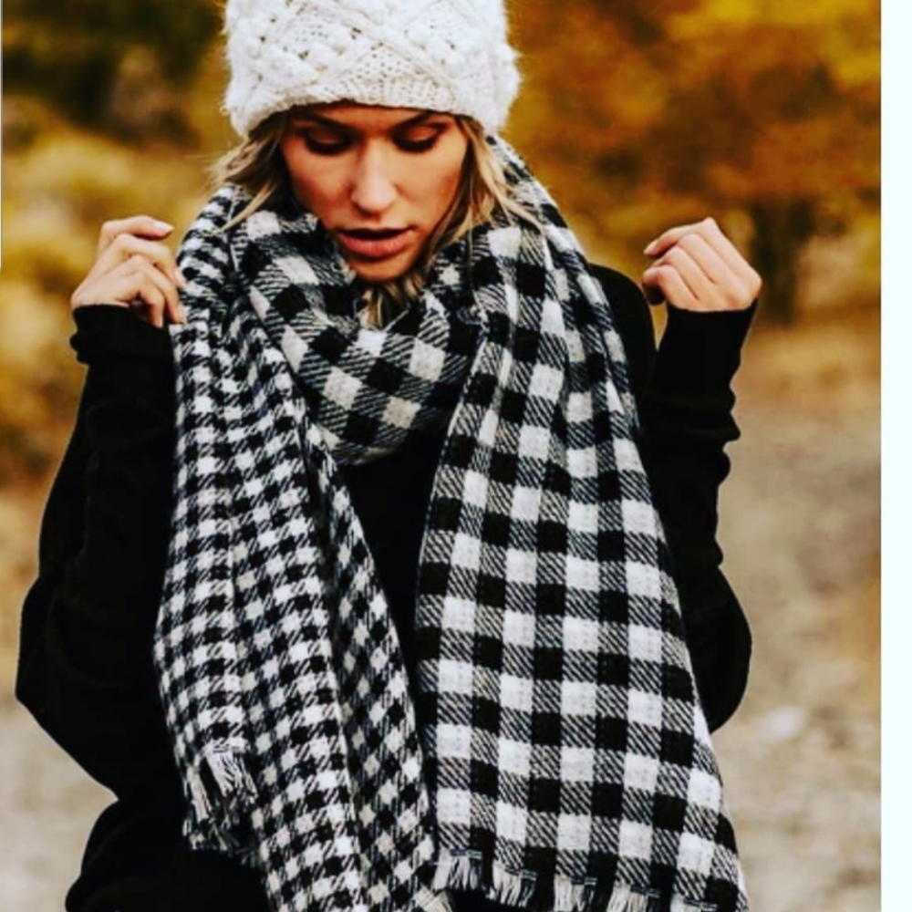 VICI Buffalo blanket scarve.